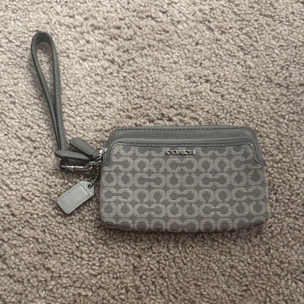 Coach Signature Pattern Gray Wristlet